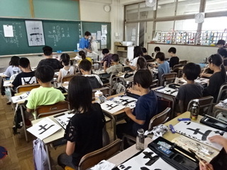 写真:3年生の書写の授業2