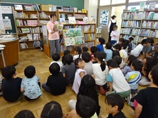 写真:読み聞かせ会