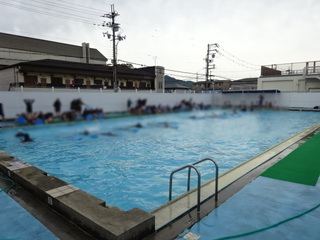 写真:水泳学習