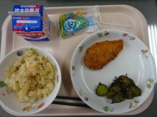 写真:給食