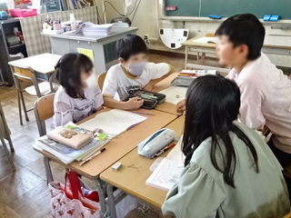 写真:グループ学習