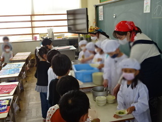 写真：給食2