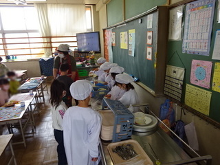 写真：給食1