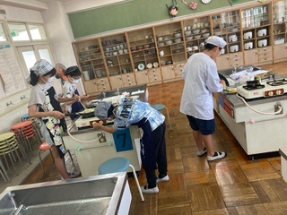 写真：スクランブルエッグ作っている様子
