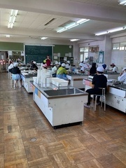 写真：説明聞いている様子