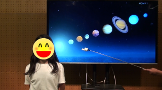 写真:惑星のパレードの説明している様子