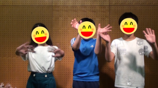写真:キャスター3人