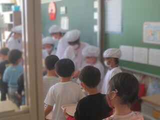 写真：はじめての給食