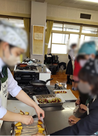 写真：フルーツ飴作り