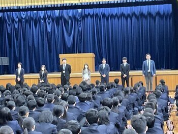 写真：先生たちの紹介