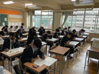 写真：中間テスト初日1