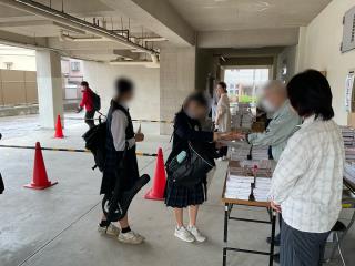 写真：副読本販売2