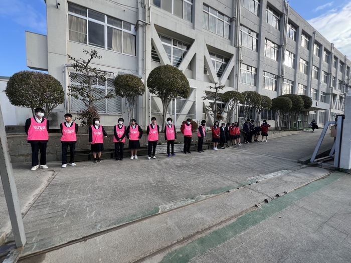 東中学校「あいさつ運動」の活動風景