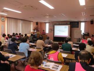 写真：生活大学での講演