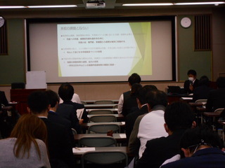 写真：実践報告の様子