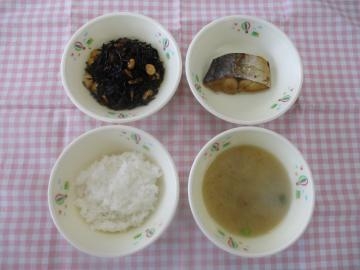 写真：さわらの幽庵焼き、ひじきと大豆の炒り煮