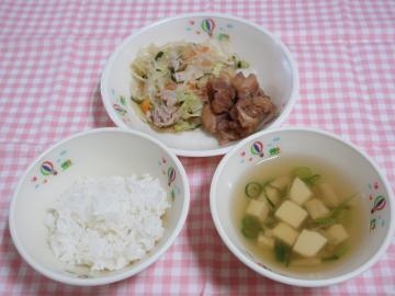 写真：とり肉の甘辛煮、拌三絲