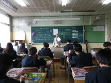 写真：学級びらきのようす