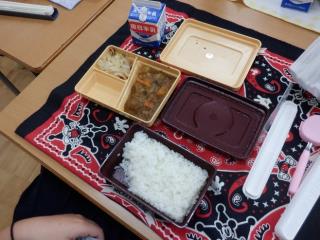 写真：全員給食4
