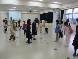 写真：民族クラブが桂小学校の子ども会と交流2