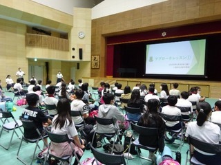写真：アプローチレッスン（中学校体験）1