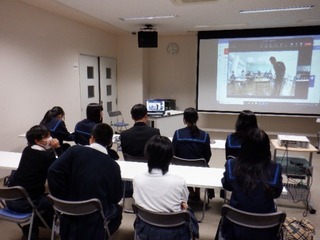 写真：小校児童会と中学校生徒会のオンライン交流2