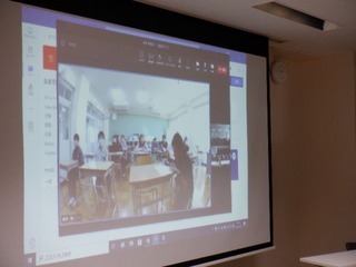 写真：小学校児童会と中学校生徒会のオンライン交流1