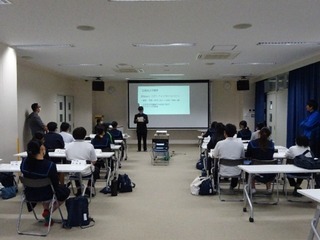 写真：生徒議会を開催2