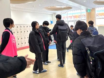 ピンクシャツデーあいさつ運動09