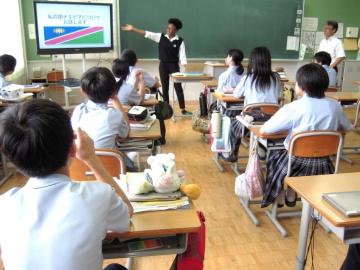 写真：7年生・留学生の出前授業（令和6年7月4日）1