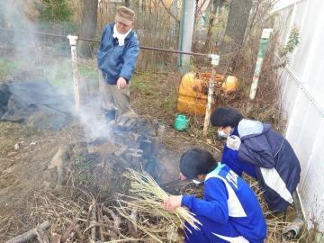 写真：科学部・竹炭づくり1