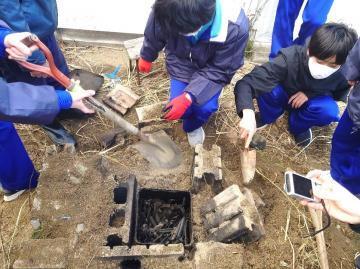 写真：科学部・竹炭づくり2