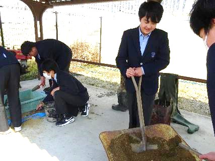 科学部・ビオトープ整備15
