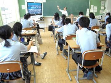 写真：教育実習生の授業1