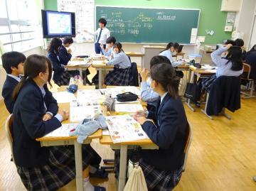 写真：社会の授業の様子