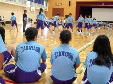 写真：違学年交流会の様子2