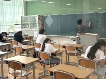 写真：夏休み学習会の様子1