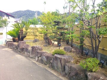 写真：記念庭園の剪定3