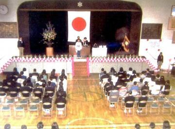 写真:平成8年(1996年)旧体育館での卒業式