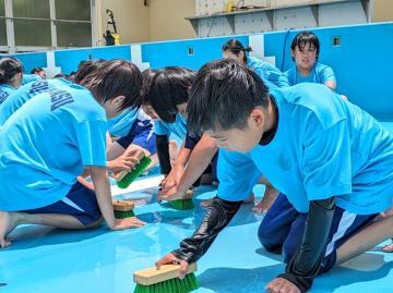 写真：プール掃除2