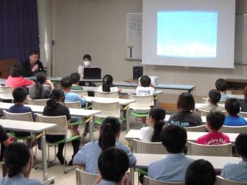 写真：平和教育聞き取り学習の様子01