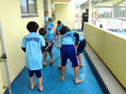 プール掃除08