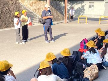 写真：学校出発