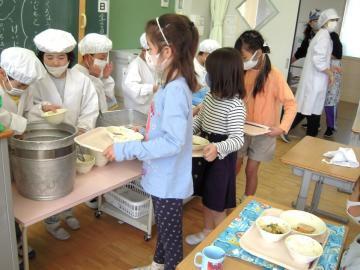 写真：しっかり配膳1