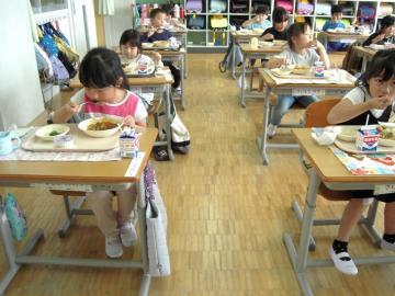 写真：給食スタート1