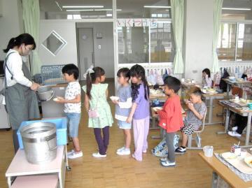 写真：給食スタート2