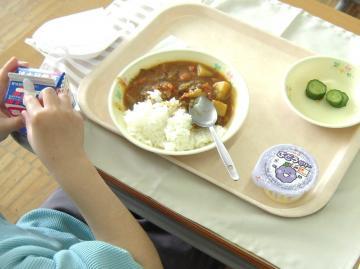 写真：給食スタート3