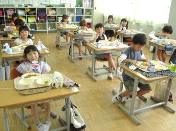 写真：学期の給食スタート2