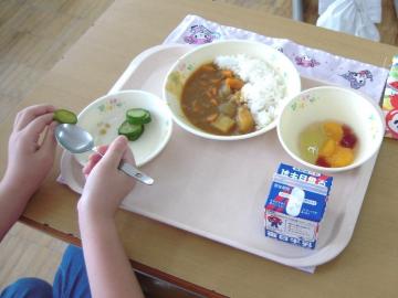 写真：学期の給食スタート3