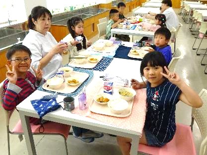 2年生の給食交流会02